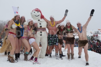 1392572164-canada-snow-bath-of-the-60th-quebec-city-winter-carnival_3940771