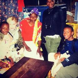 Madonna en visite humanitaire et culturelle au Kenya