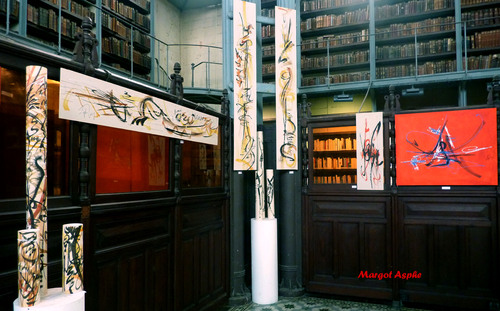 Exposition "Chromosomes  Acrylique" Margot Asphe à la Bibliothèque Schoelcher