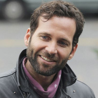 Eion BAILEY (August W. BOOTH / Pinocchio)