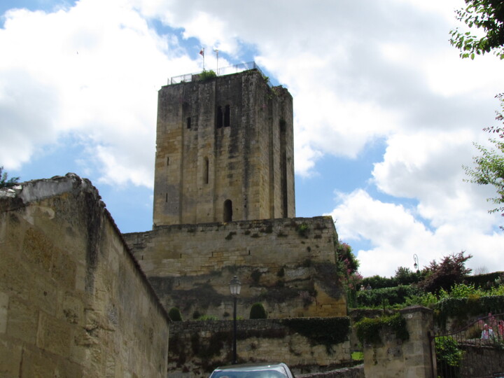 LA VILLE DE SAINT EMILION . GIRONDE . 33330 .