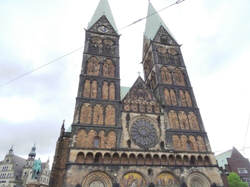 Autour de la cathédrale Saint-Pierre de Brême (Allemagne)