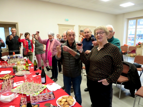 Une belle récolte de champignons déterminée par la Société Mycologique du Châtillonnais...