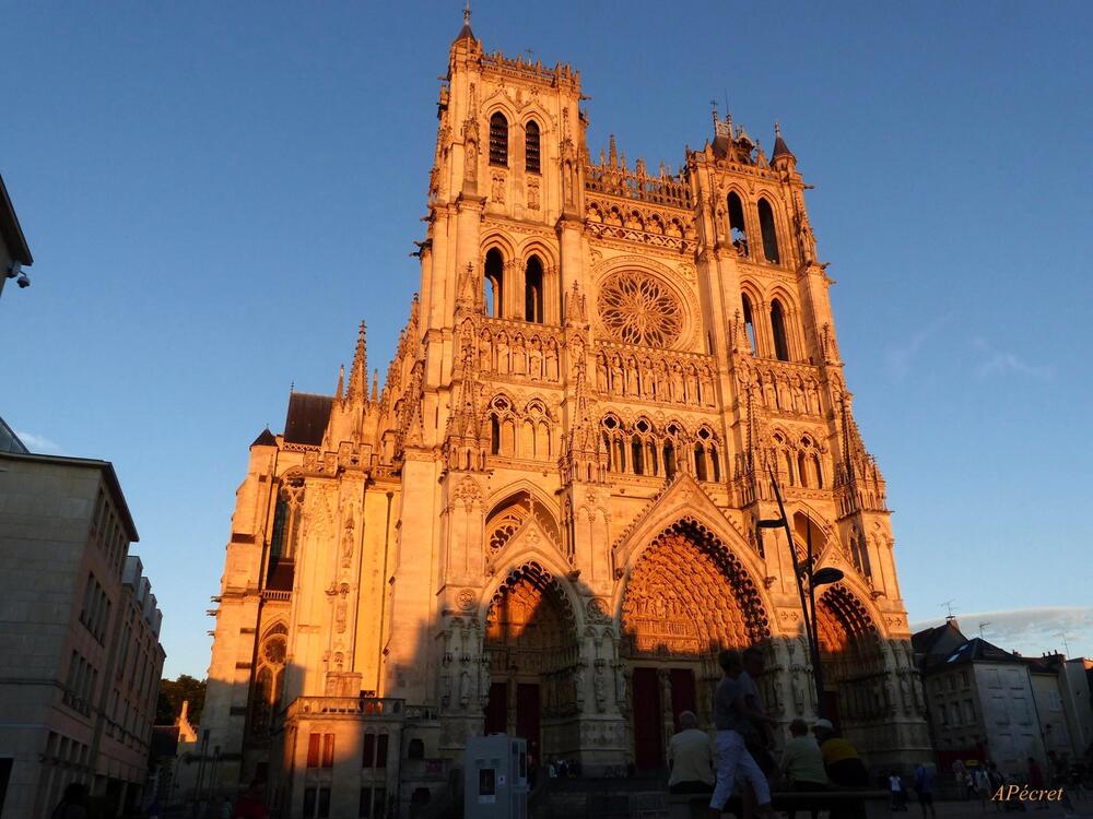 La cathédrale d'Amiens de toutes les couleurs