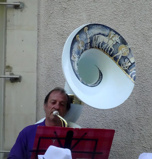 Concert du "Tamalous Orchestra" au jardin de la Mairie de Châtillon sur Seine
