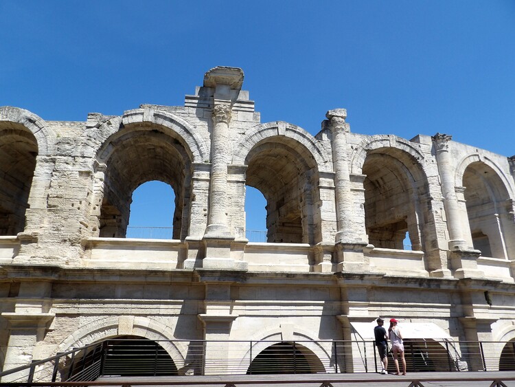 Arles..