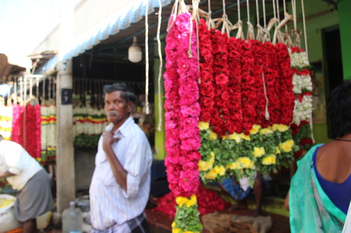 Un marché aux fleurs à Madurai