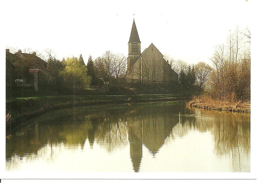 L'église, et le canal