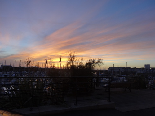 Coucher de soleil sur le port au mois d'octobre