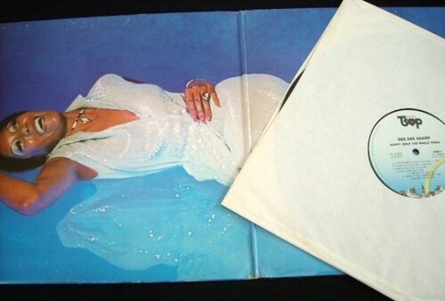 1975 : Dee Dee Sharp : Album " Happy 'Bout The Whole Thing " TSOP Records PZ 33839 [ US ]