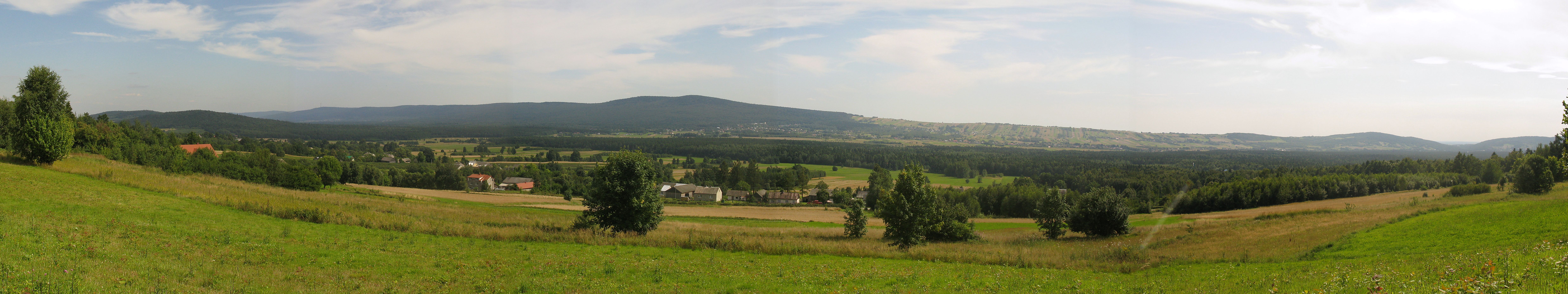 ÅšwiÄ™tokrzyskie_Mountains