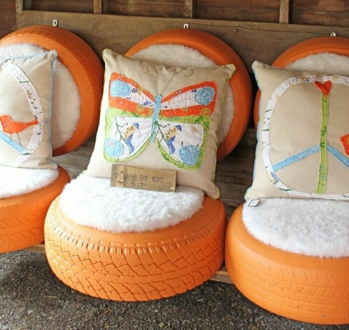 recyclage-de-pneu-quoi-faire-fauteuil-en-orange-coussins