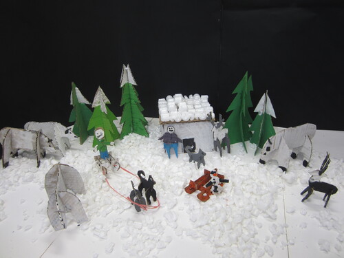 Sapin et village de Noël confectionnés par les élèves de la classe de CE2-CM1-CM2