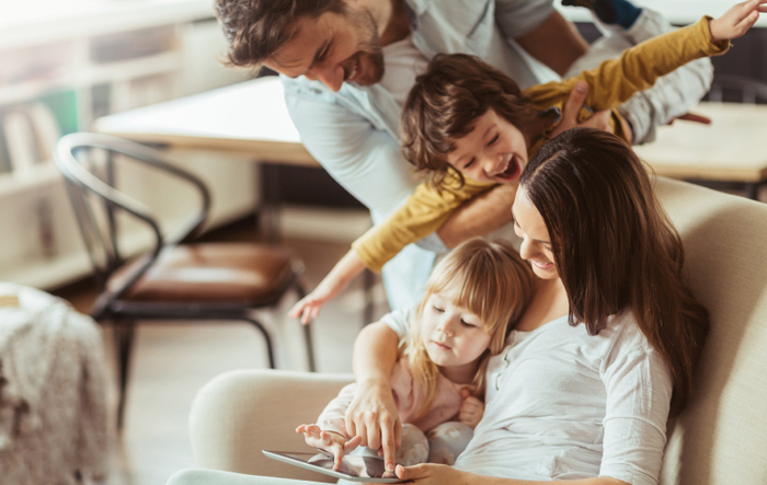 Société:  Les parents ont-ils de l’aide de leur entourage?