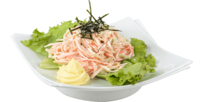 La salade de surimi rapé en mayonnaise.