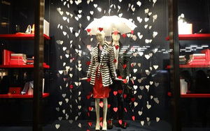 campaign valentine' days window loves 