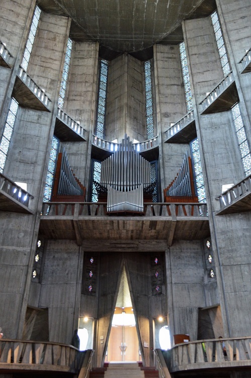 Notre-Dame de Royan, un choc visuel et esthétique