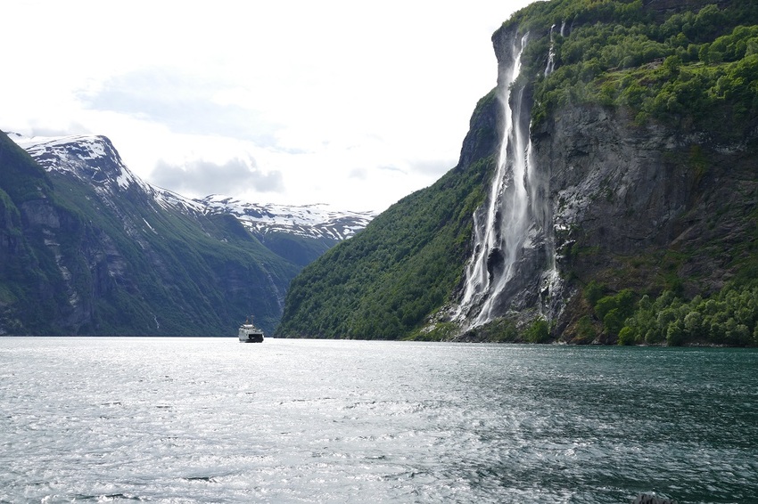 DE GROTLI A GEIRANGER.