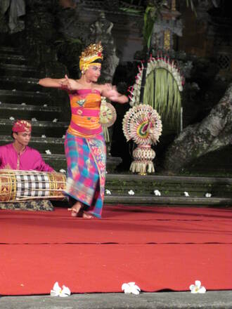 Ubud Bali , spectacle de danse au Lotus Pond 