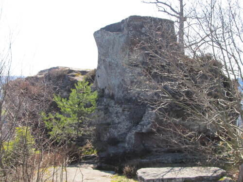 LA ROCHE DE HAUTE PIERRE.