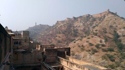 Huitième jour : Arrivée à Jaipur, aperçu du Palais des Vents et visite du Fort Amber