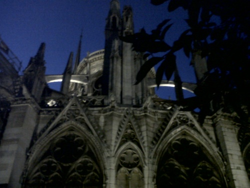 NOTRE-DAME DE PARIS .