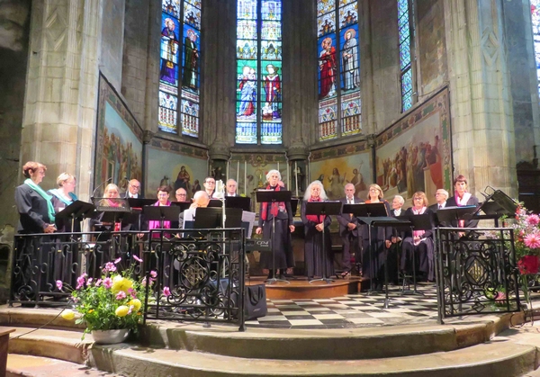 Le "chœur  Roger Toulet" et piano a enchanté le public à l'église Saint-Nicolas....