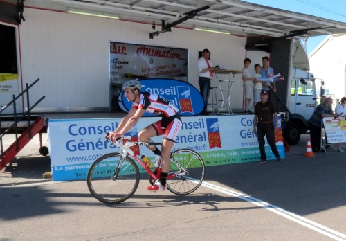 Arrivée à Châtillon sur Seine de la première étape du Tour de Côte d'Or cycliste 2012