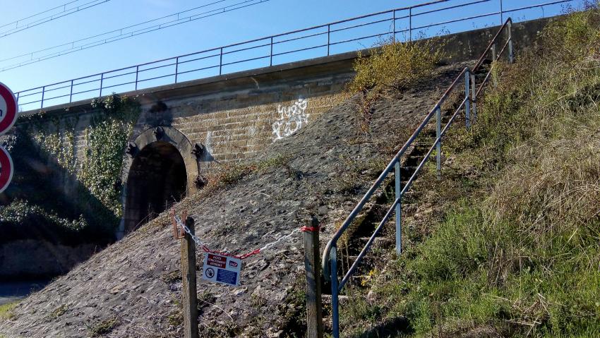 ces petits viaducs que l'ont trouve encore ou passe les trains,il faut qu'ils soit solides