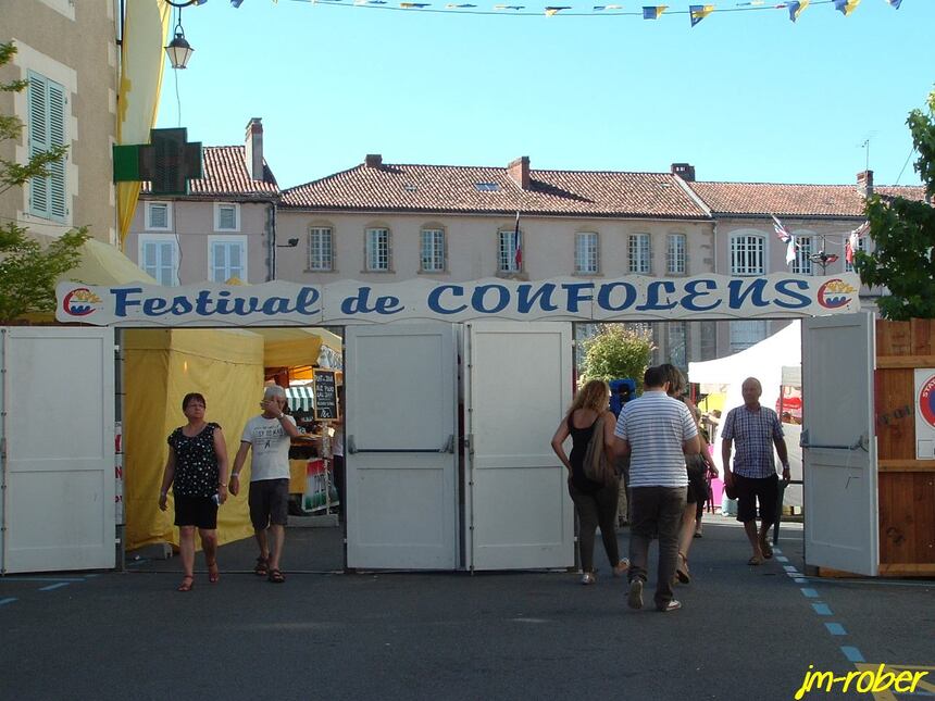 Le 56ème Festival de Confolens « ville en fête » ce jeudi 15Août 2013, un carnet de voyage avec tous les groupes folkloriques.