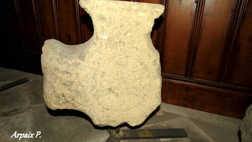  31410 Longages en Comminges ...Stèles médiévales Templières ,N inversés et tombeaux de Hautpoul ...