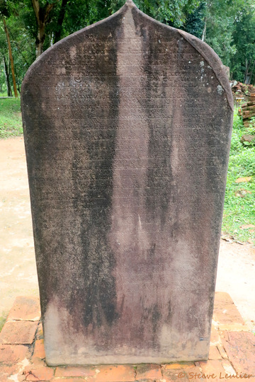 Le sanctuaire de Mi-Sön : stèle du groupe E, Vietnam 2019