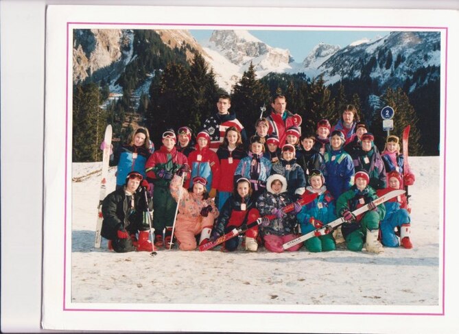 Souvenirs d'école.  Page réalisée grâce aux anciens élèves de l'école d'Hénonville