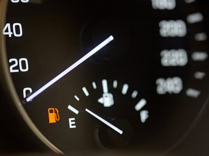 On n’épargne pas de carburant en accélérant doucement pour rejoindre sa vitesse de croisière.
