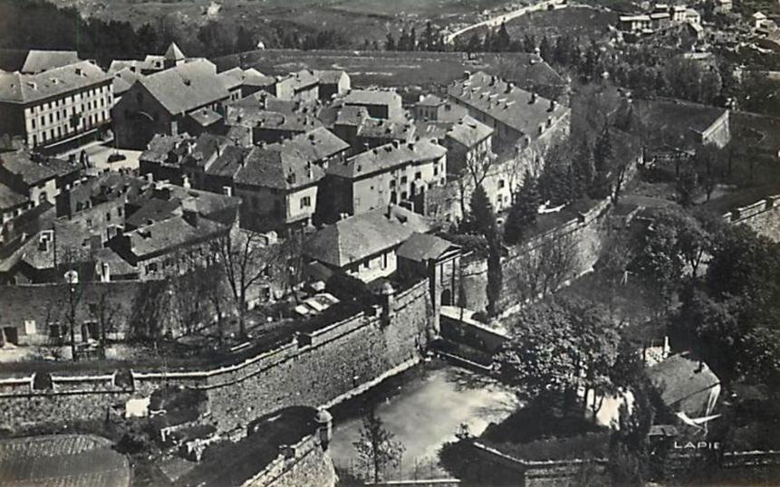 Peut être une image de Château de Bran et l’Arno