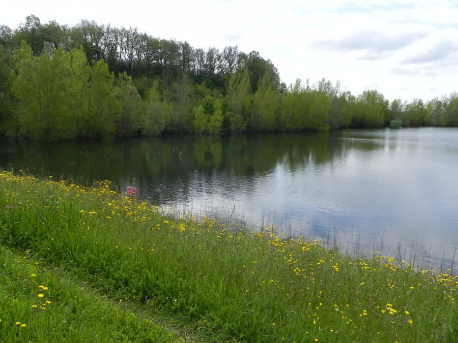 le lac de Lescouroux dept 47