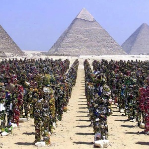Ha Schult - Pyramids People – Cairo, Giza, 2002