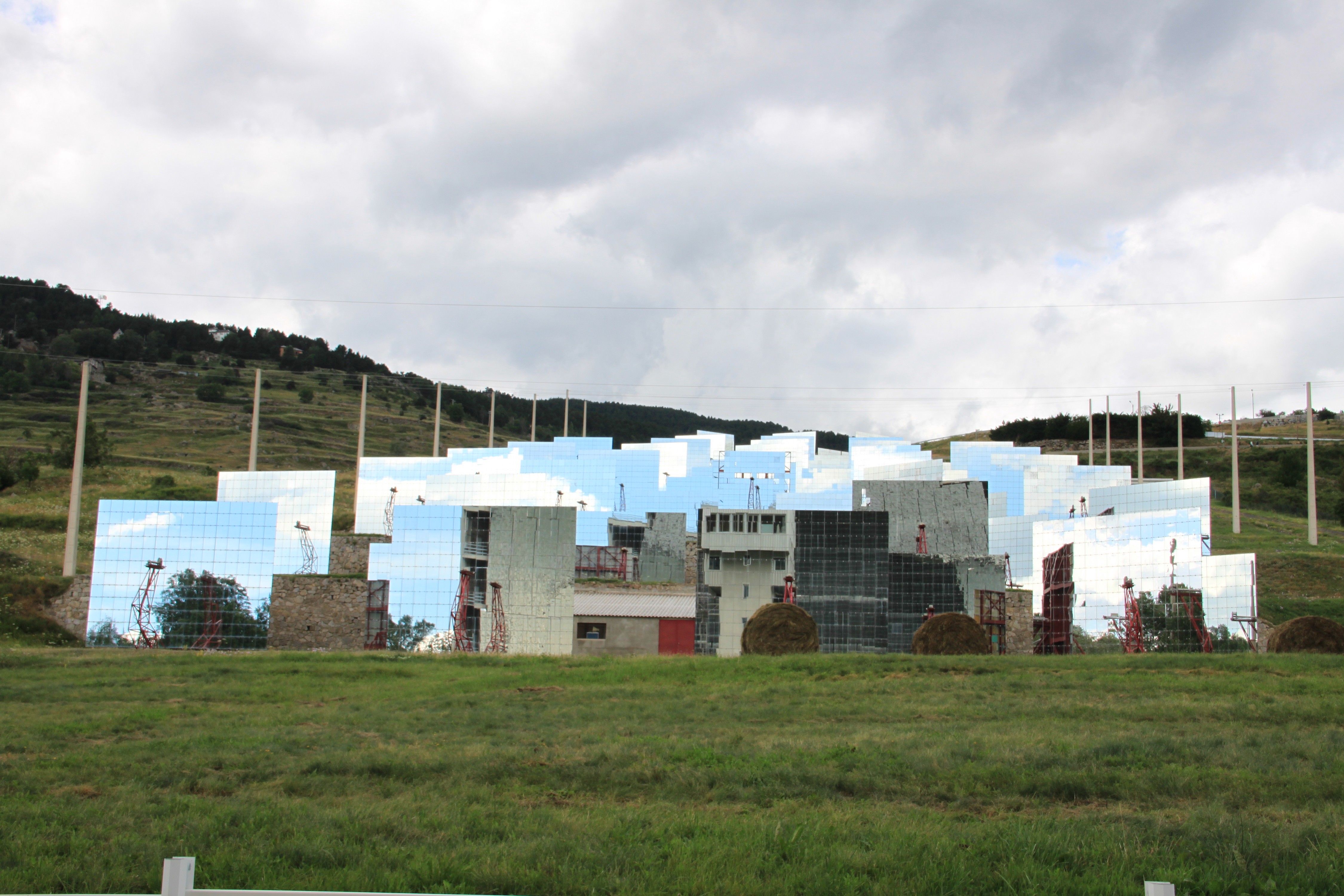 Four solaire d'Odeillo — Wikipédia