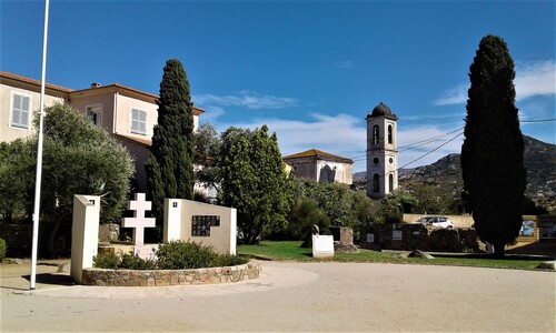 * Le mémorial de la 1ère DFL à l'Ile Rousse (Haute Corse)