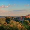 Panorama village de murviel au lever du jour depuis le site archéologique