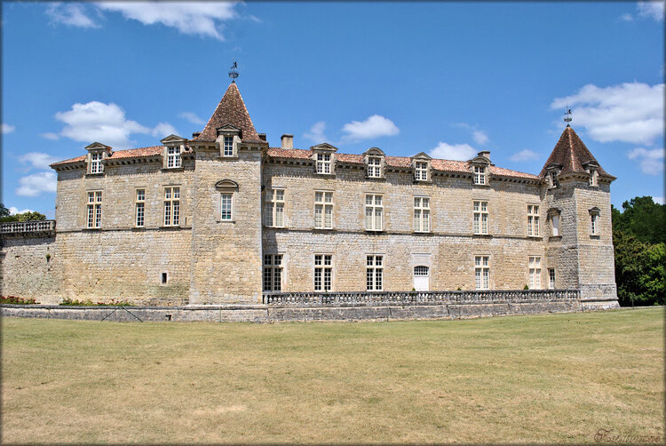 Photos de la façade du Château Royal de Cazeneuve