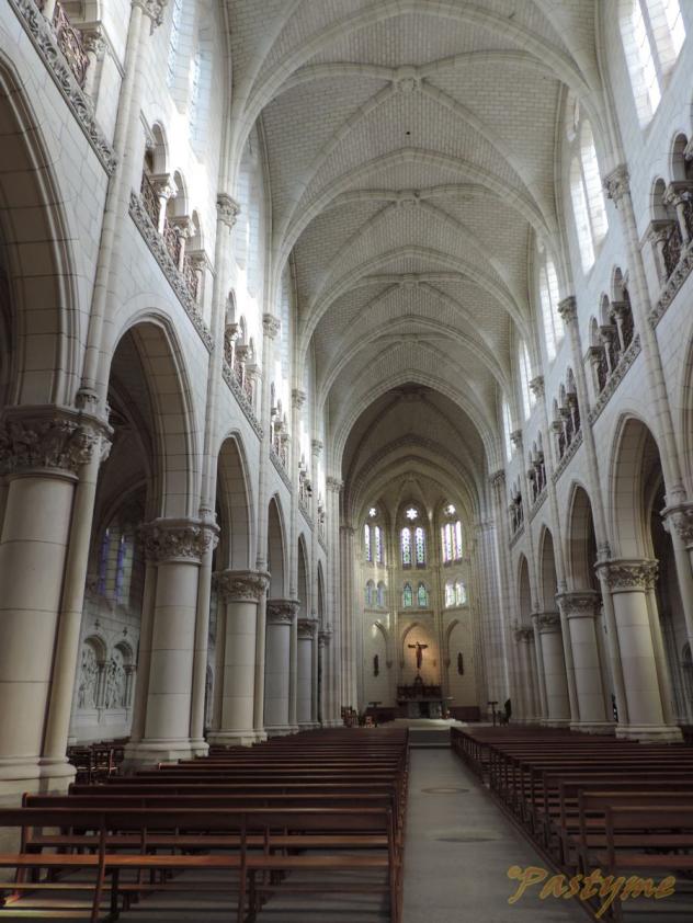 Eglise de Saint Nazaire.....intérieur