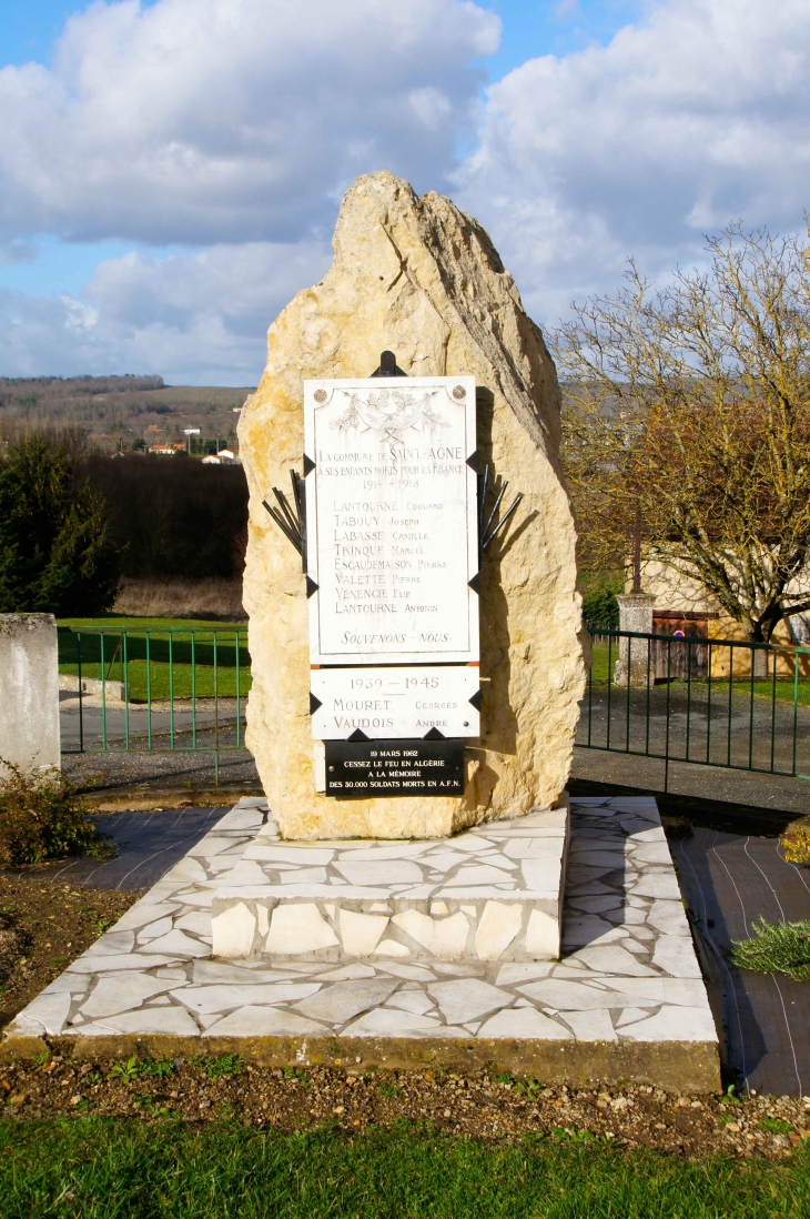 Monument aux Morts des Guerres 14/18 et 39/45. - Saint-Agne