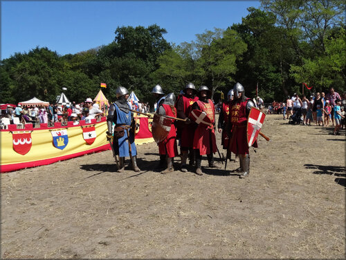 Photos de soldats médiévaux au parc de Cazalet