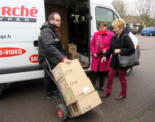 Le Zonta Club de Châtillon sur Seine a offert des produits alimentaires et d'hygiène aux bébés des Restos du Coeur