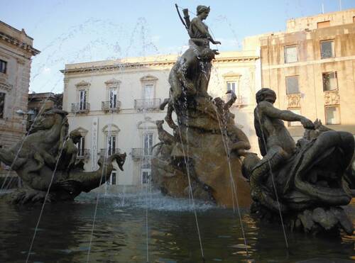 ROMANCE A ORTIGA: couche de soleil ,lumière de rêve sur la ville.....