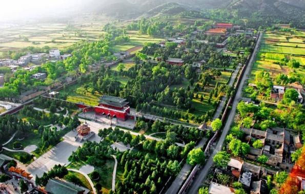 可能是包含下列内容的图片:户外和树