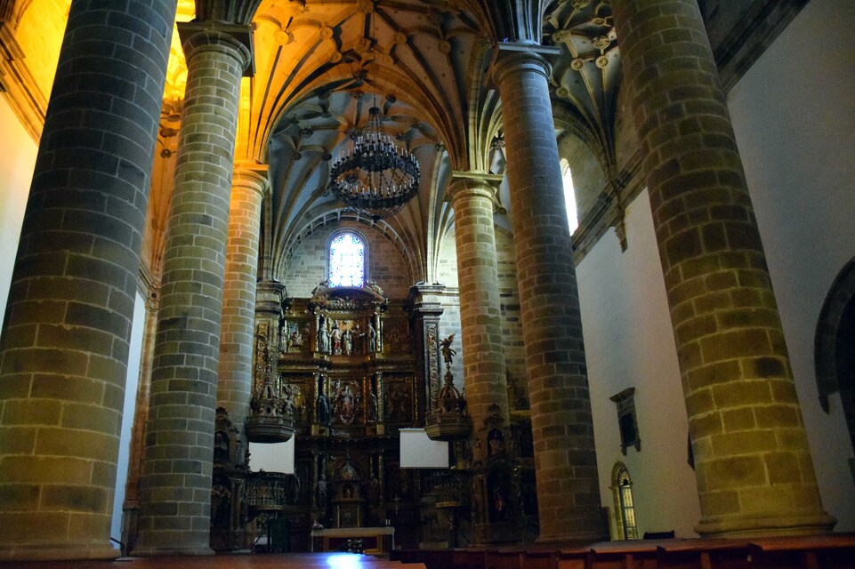 J46 - Deba - Eglise Santa María - La nef