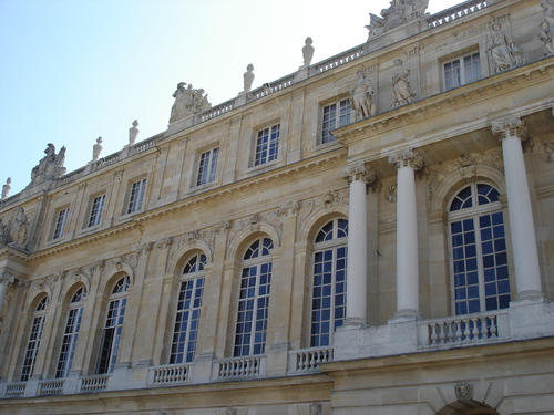 Attique Château de Versailles (78). Façade sur jardins