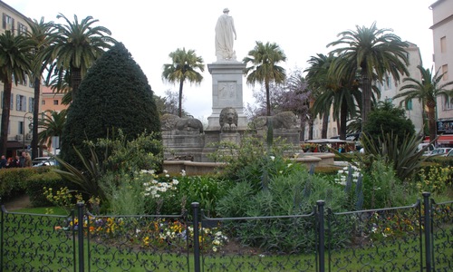 La fontaine aux quatre lions sur la place Foch à AJACCIO